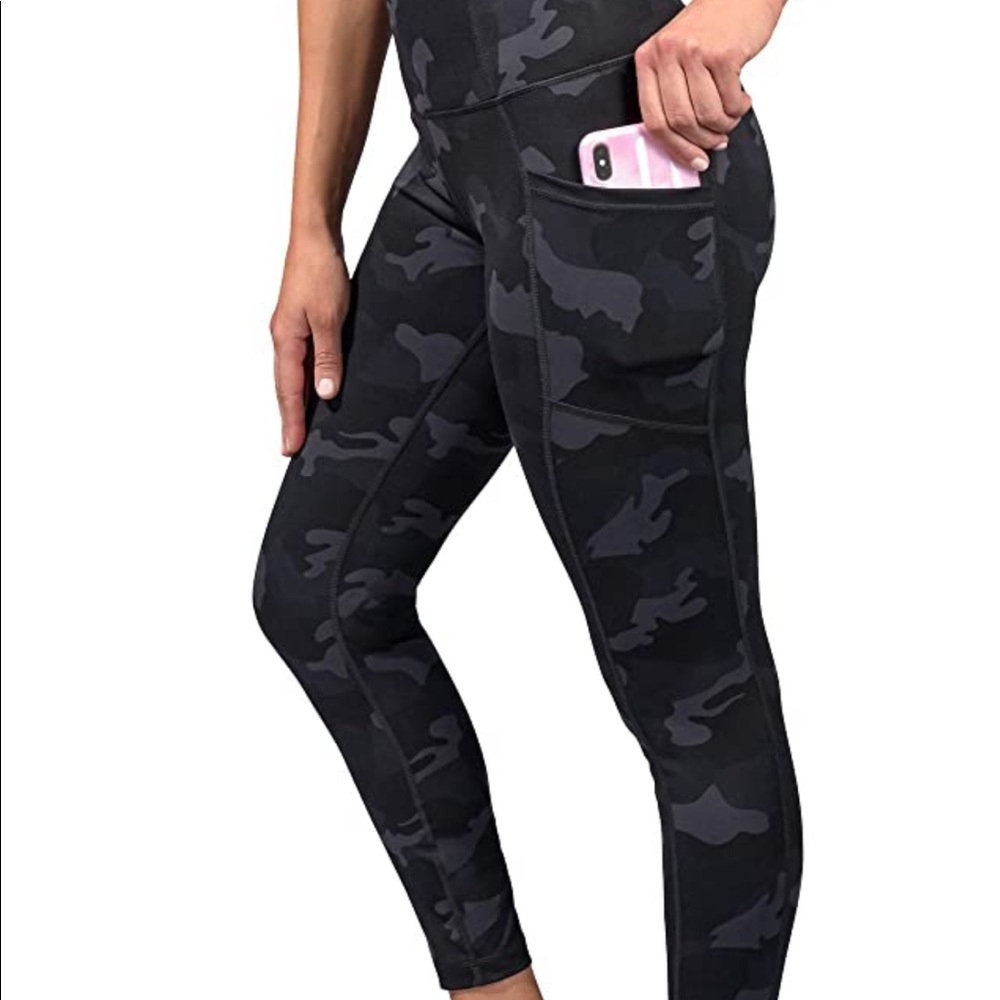 Yogalicious 7/8 Black Camo Leggings